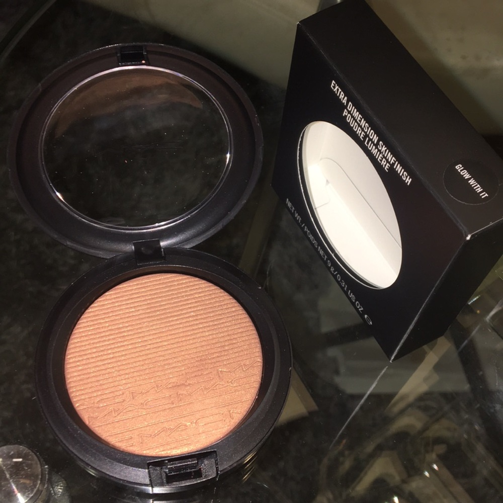 MAC Cosmetics - Picture 2 of 4